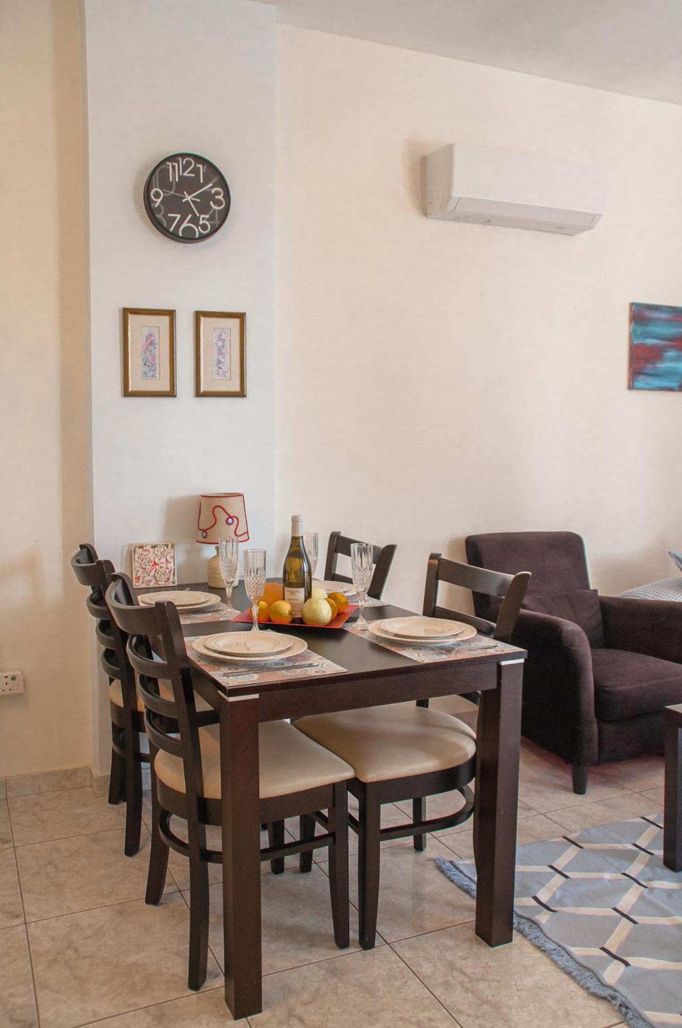 Cozy 1 Bedroom Apartment In Walking Distance To The Municipal Beach بافوس المظهر الخارجي الصورة