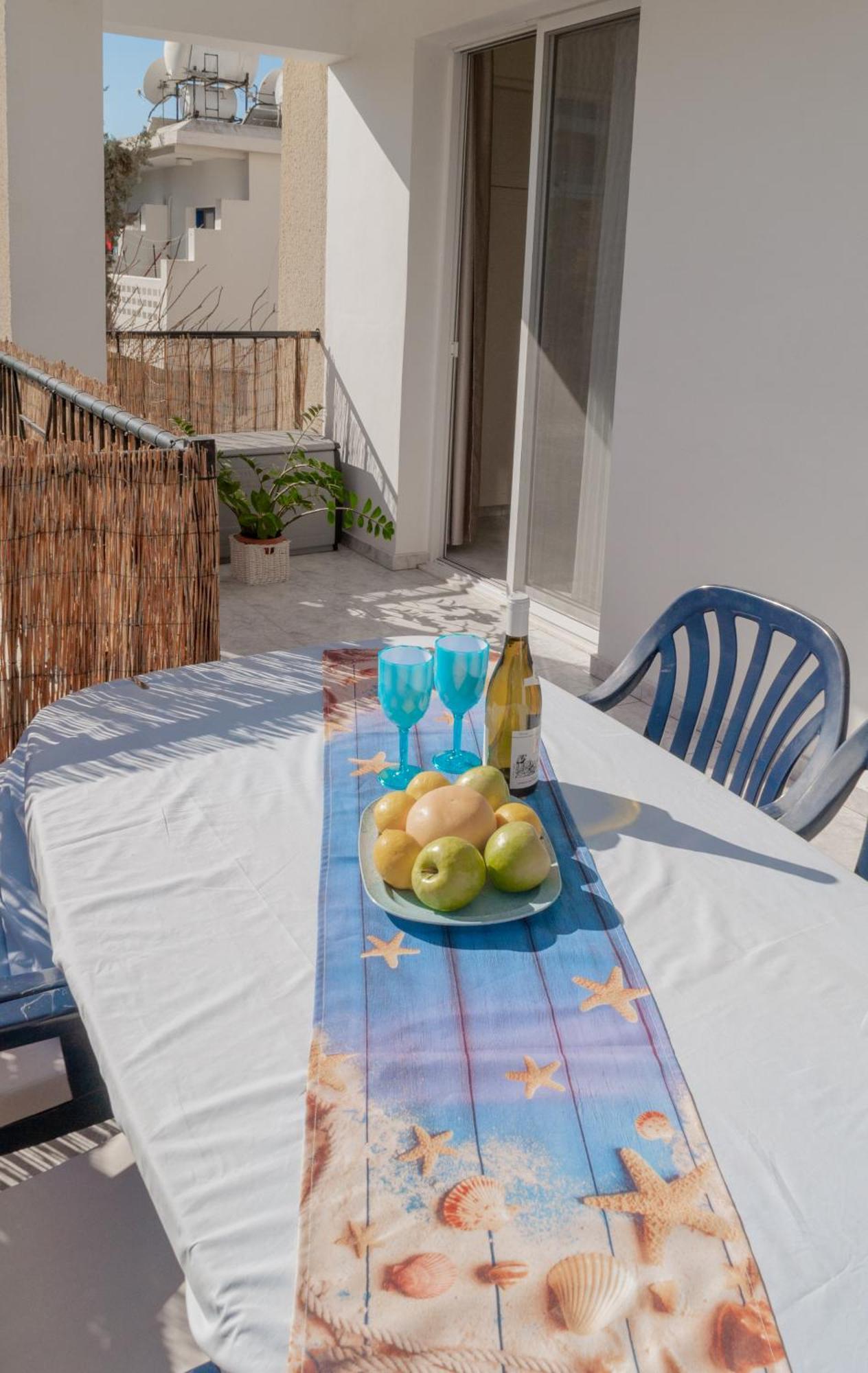 Cozy 1 Bedroom Apartment In Walking Distance To The Municipal Beach بافوس المظهر الخارجي الصورة