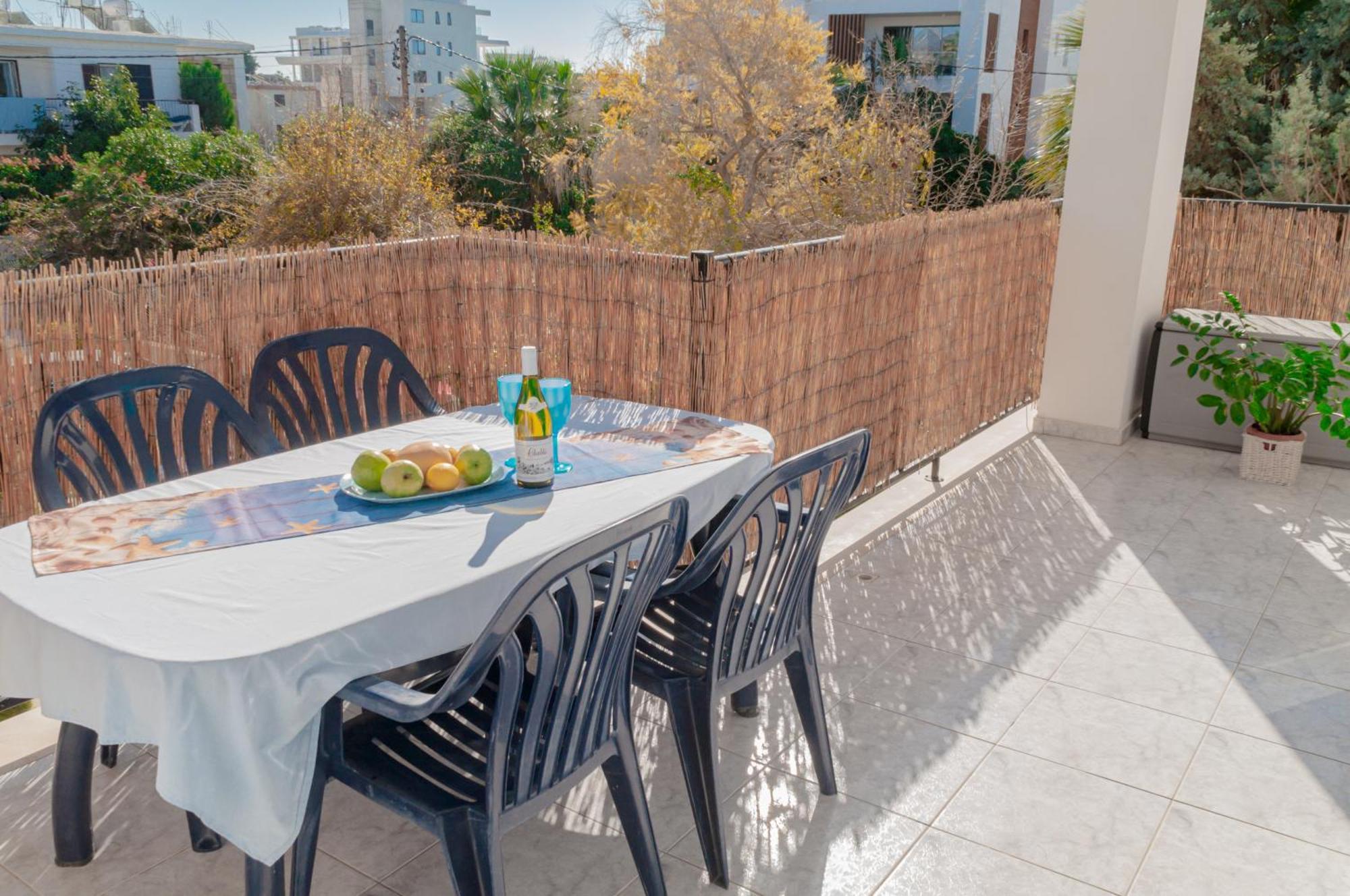 Cozy 1 Bedroom Apartment In Walking Distance To The Municipal Beach بافوس المظهر الخارجي الصورة