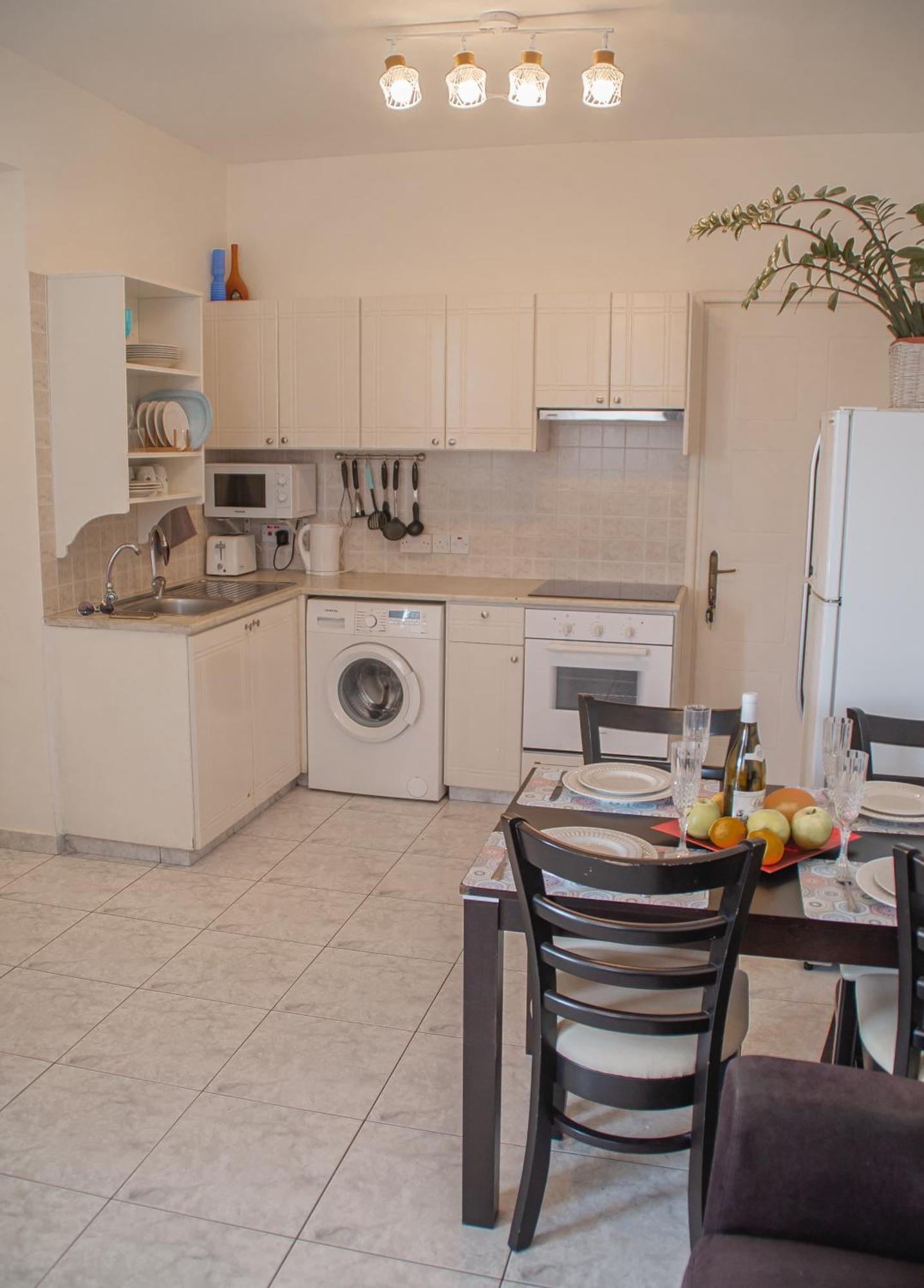 Cozy 1 Bedroom Apartment In Walking Distance To The Municipal Beach بافوس المظهر الخارجي الصورة