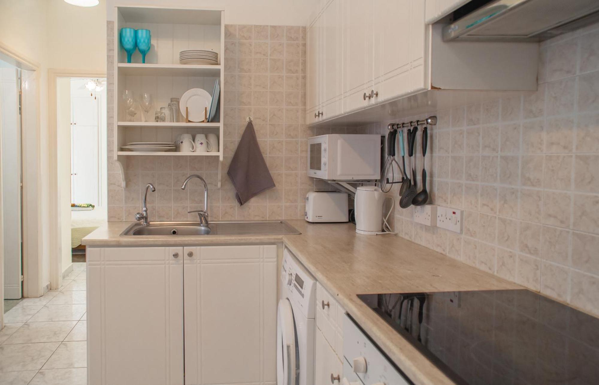 Cozy 1 Bedroom Apartment In Walking Distance To The Municipal Beach بافوس المظهر الخارجي الصورة