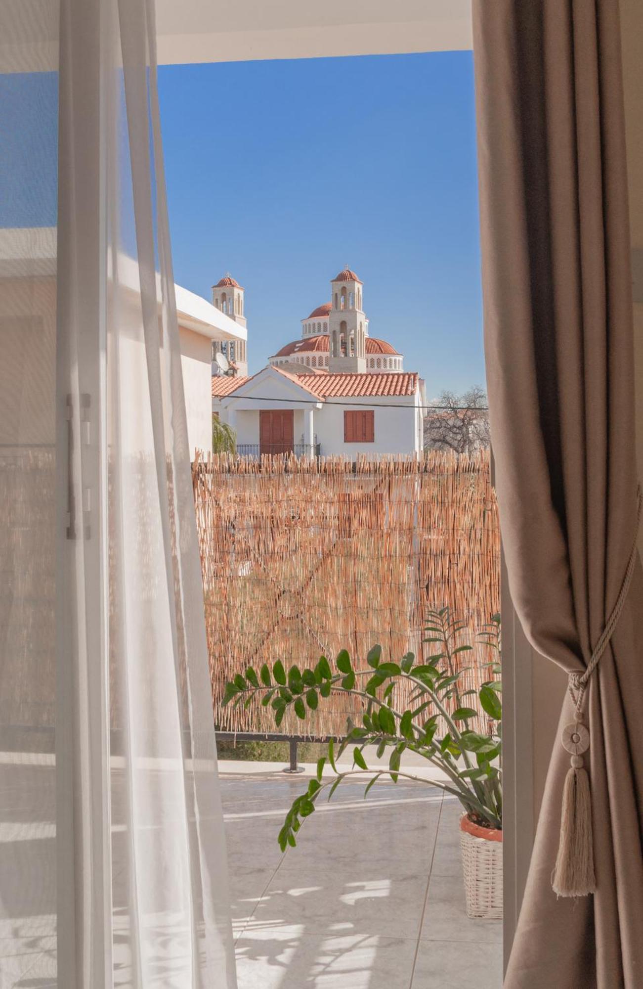 Cozy 1 Bedroom Apartment In Walking Distance To The Municipal Beach بافوس المظهر الخارجي الصورة