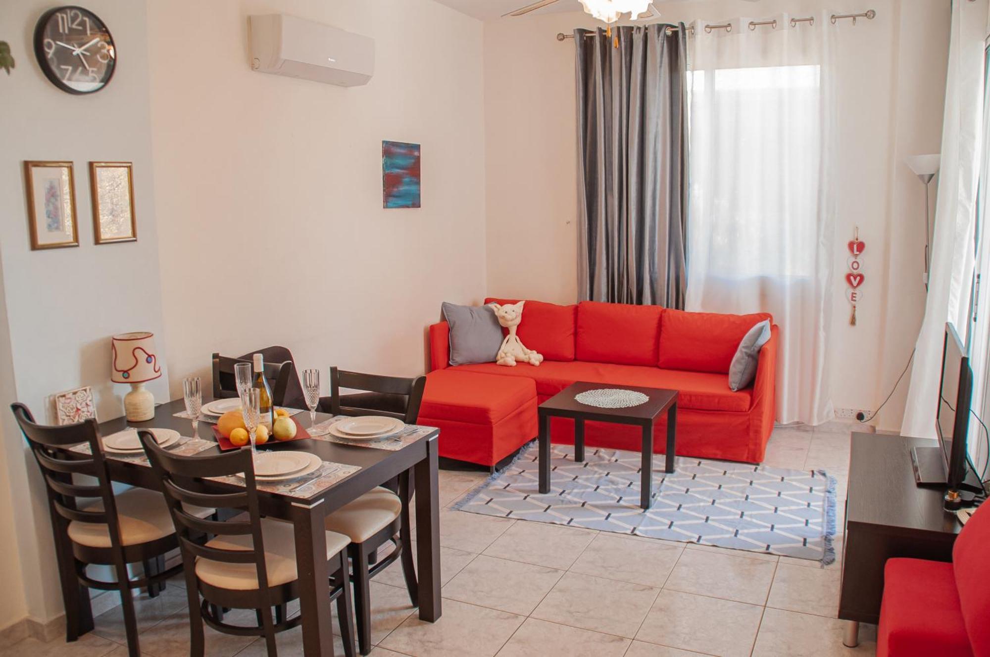 Cozy 1 Bedroom Apartment In Walking Distance To The Municipal Beach بافوس المظهر الخارجي الصورة